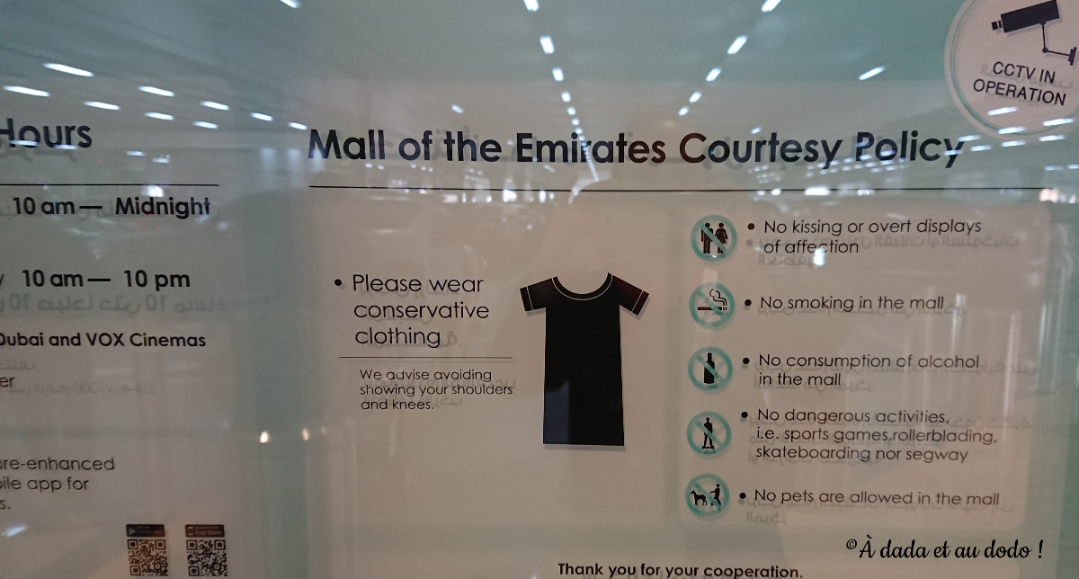 Politique d'habillement des centres commerciaux à Dubaï
